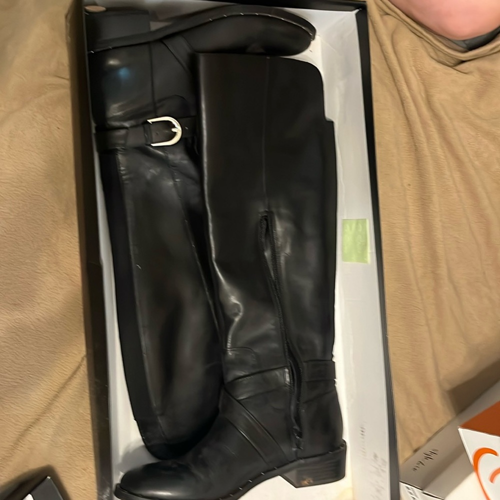 Black knee boots